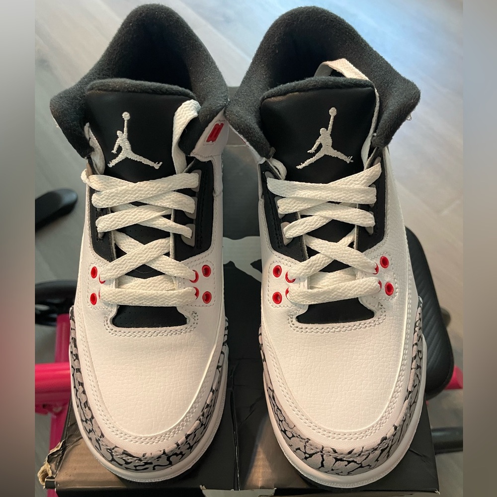 Air Jordan 3 Retro BG size 5.5 youth